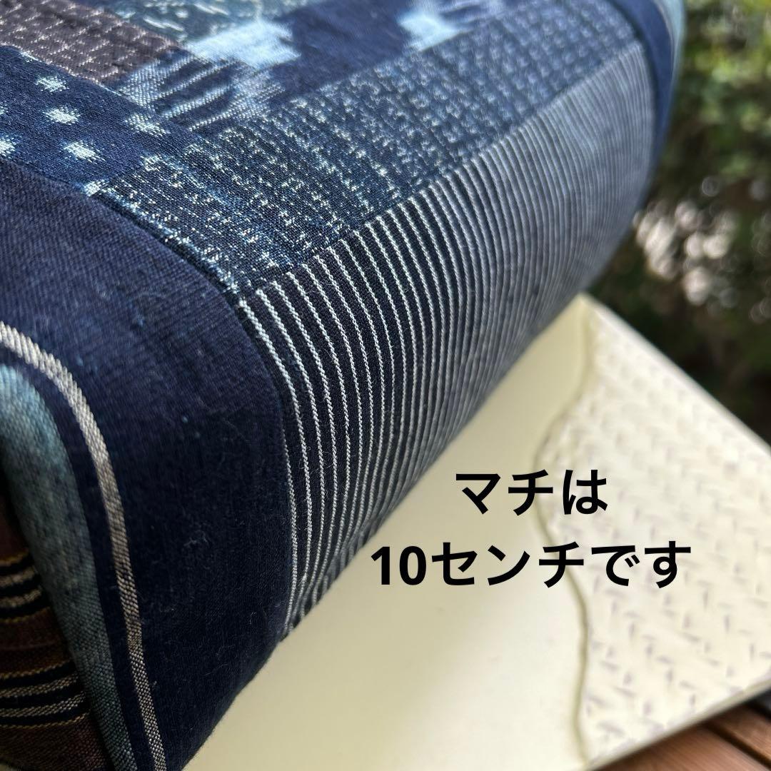 絣のパッチワーク大きながま口丸ショルダー (*´꒳`*)ショルダー紐とチャーム付