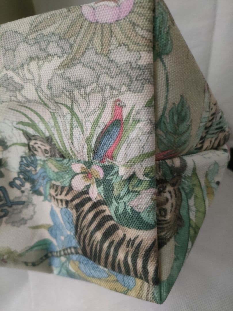 GUCCI TIGER 花柄 トート トラと花のプリント 花柄　ノベルティ