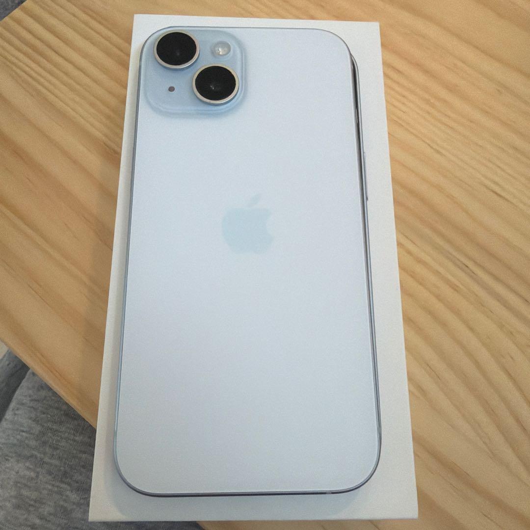 Apple iPhone 15 6.1インチ　美品
