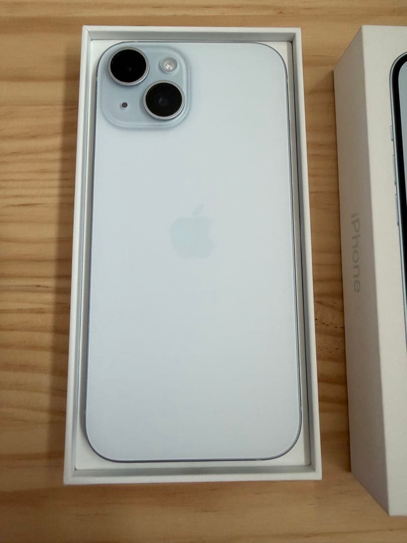 Apple iPhone 15 6.1インチ　美品