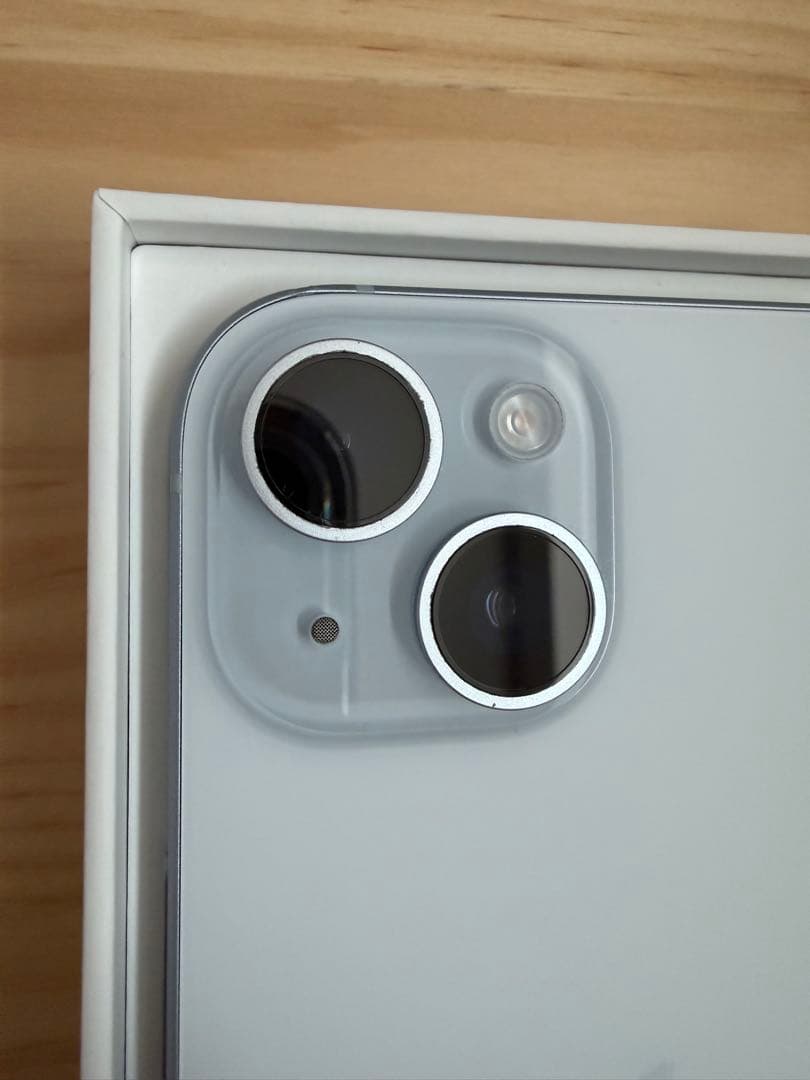 Apple iPhone 15 6.1インチ　美品