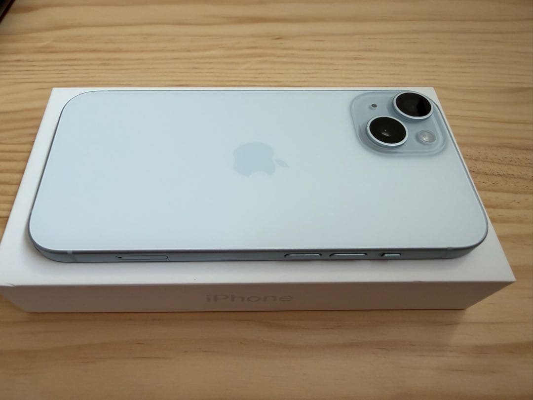 Apple iPhone 15 6.1インチ　美品