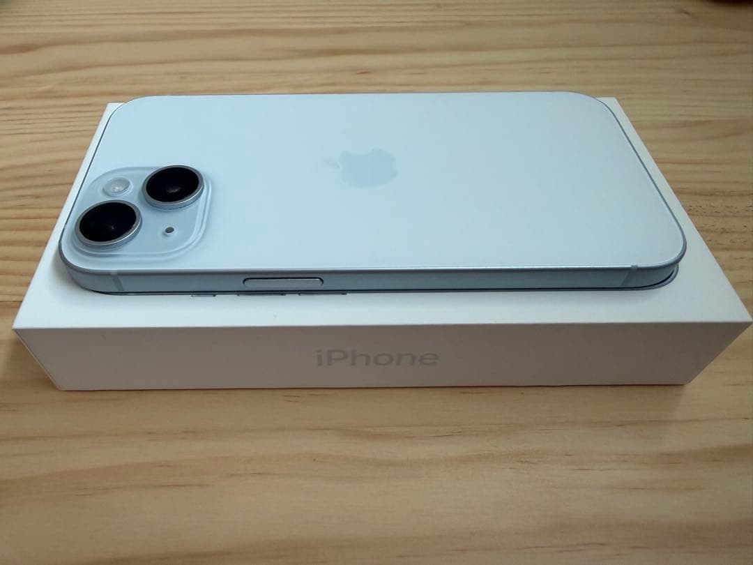 Apple iPhone 15 6.1インチ　美品
