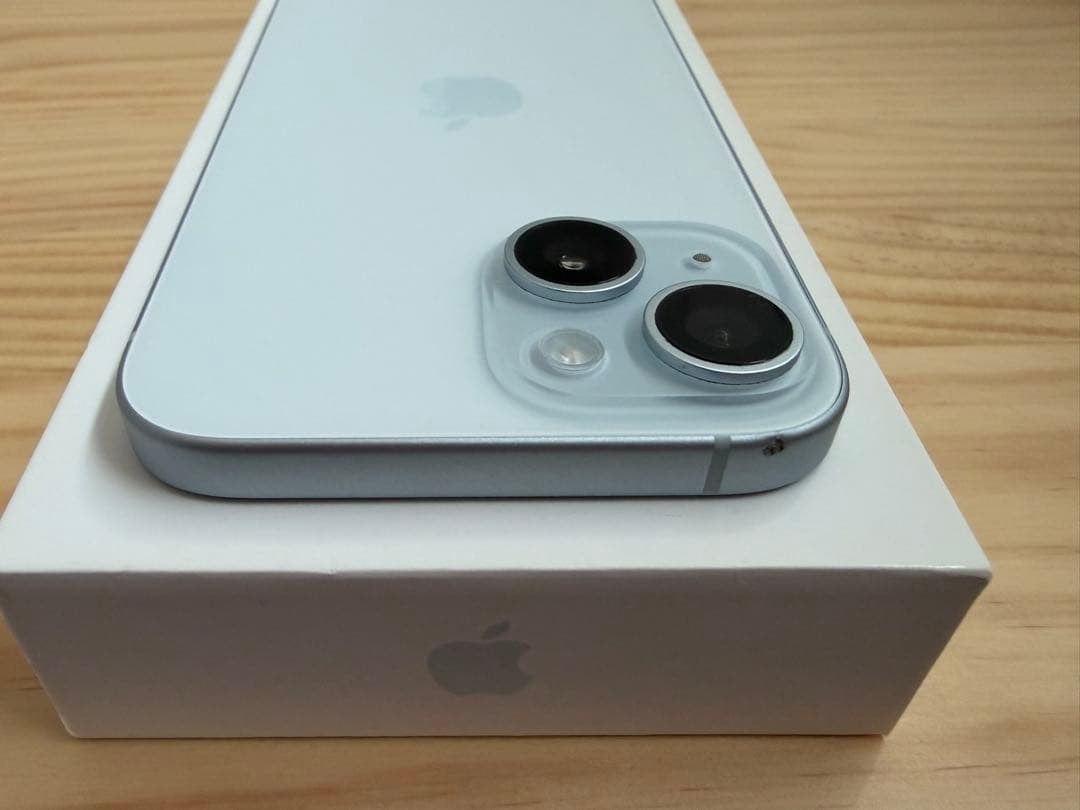 Apple iPhone 15 6.1インチ　美品