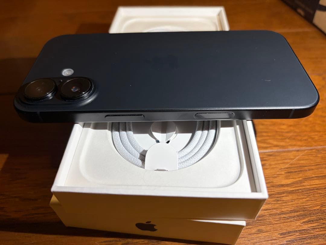 【即日発送】(美品)iPhone 16 128GB バッテリー100%