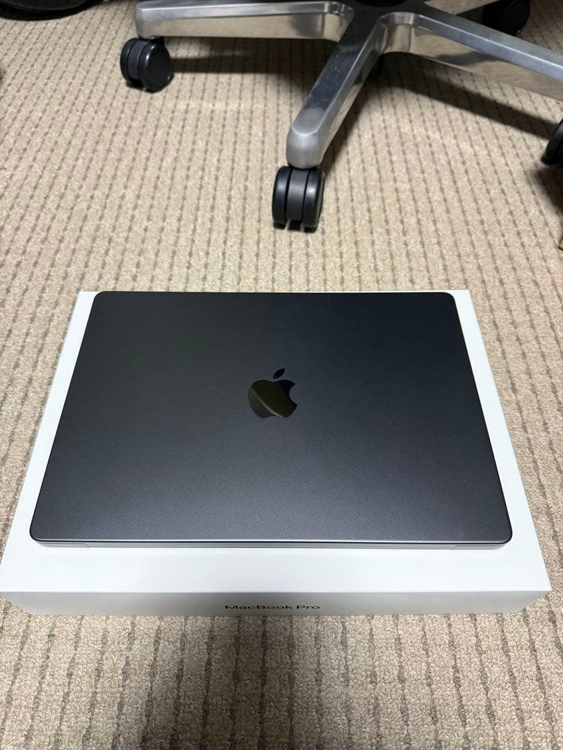 MacBook Pro M4Max 36GB／1TB 14インチ　スペースグレー