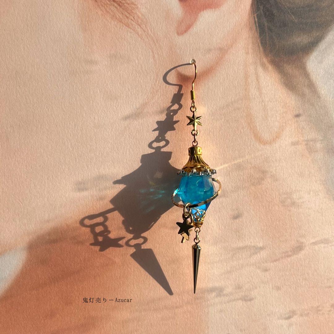 蓄光蒼魔法ランタンの星ピアス　イヤリング 宇宙　レジン