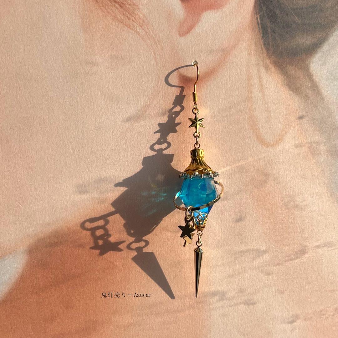蓄光蒼魔法ランタンの星ピアス　イヤリング 宇宙　レジン