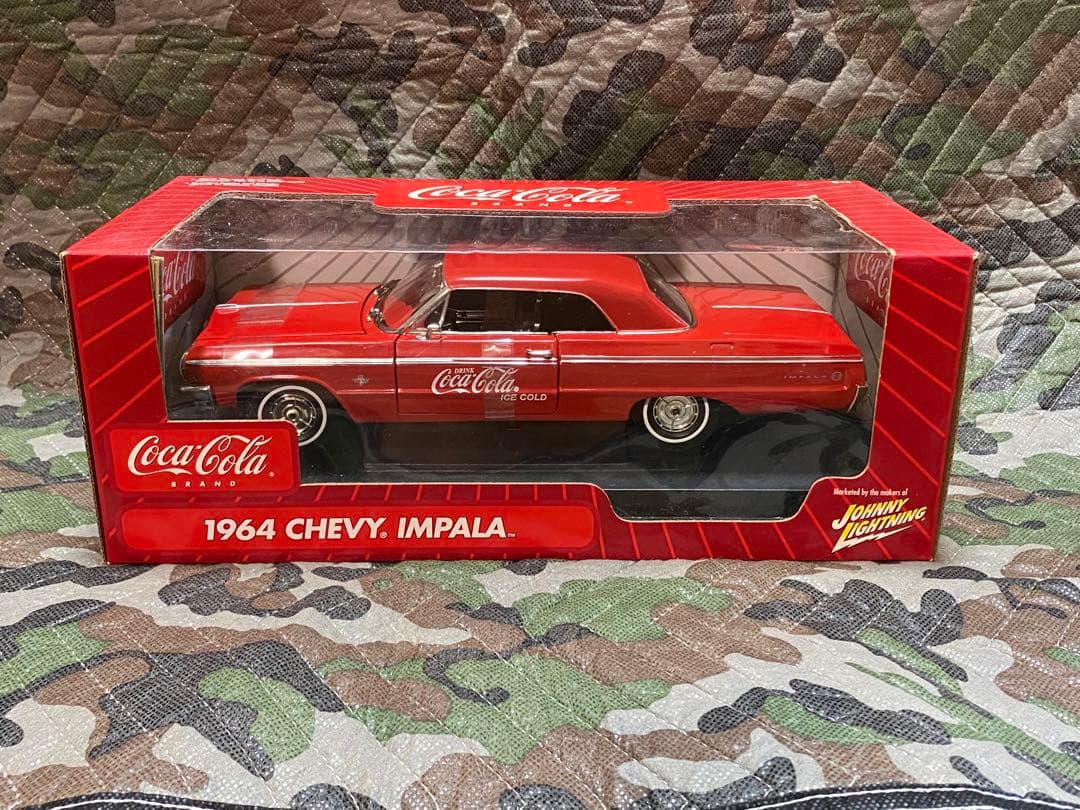 JOHNNY LIGHTNING コカコーラCHEVY IMPALA　1/18