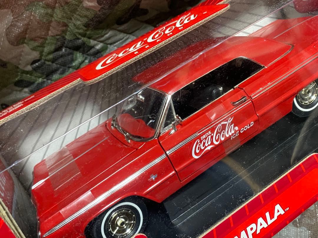 JOHNNY LIGHTNING コカコーラCHEVY IMPALA　1/18