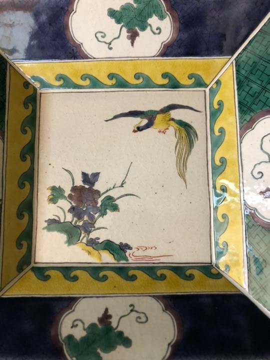 SALE‼️九谷焼　銀泉窯製色絵花鳥図角盛鉢