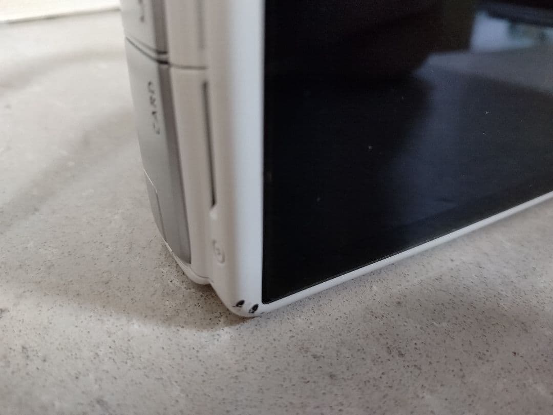 Canon　EOS M100　ミラーレスカメラ　レンズキット　ホワイト