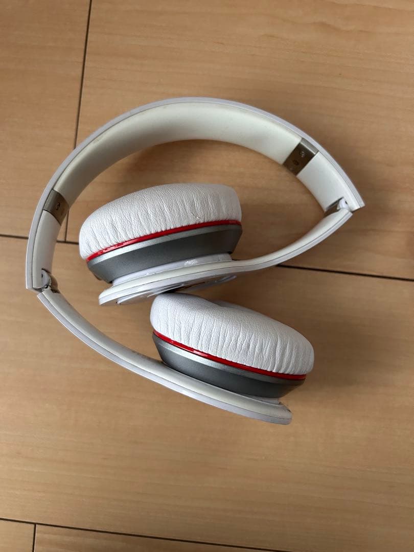 beats by dr.dre ワイヤレスヘッドフォン ホワイト/レッド