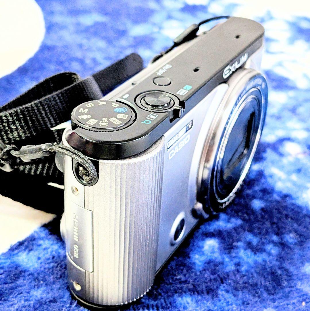 美品CASIO EXILIM EX-ZR1600 シルバー コンパクトデジカメ