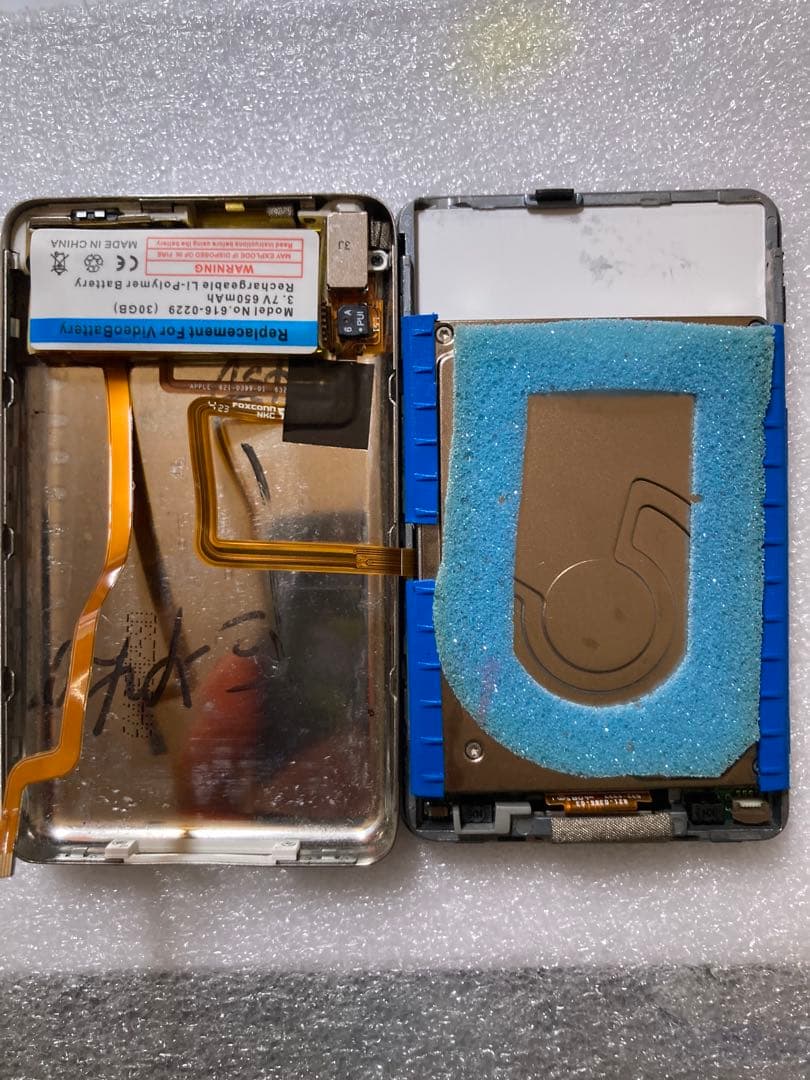 iPod classic 5世代 30GB 新品バッテリー交換済　液晶細い線有