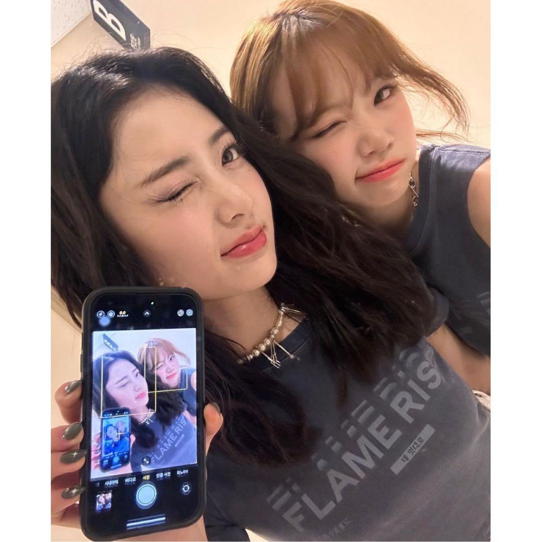 【中古】ルセラフィム クロップド Tシャツ