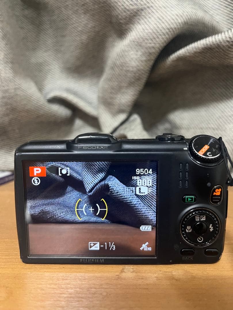 デジタルカメラ FUJIFILM FINEPIX F600EXR 16MP