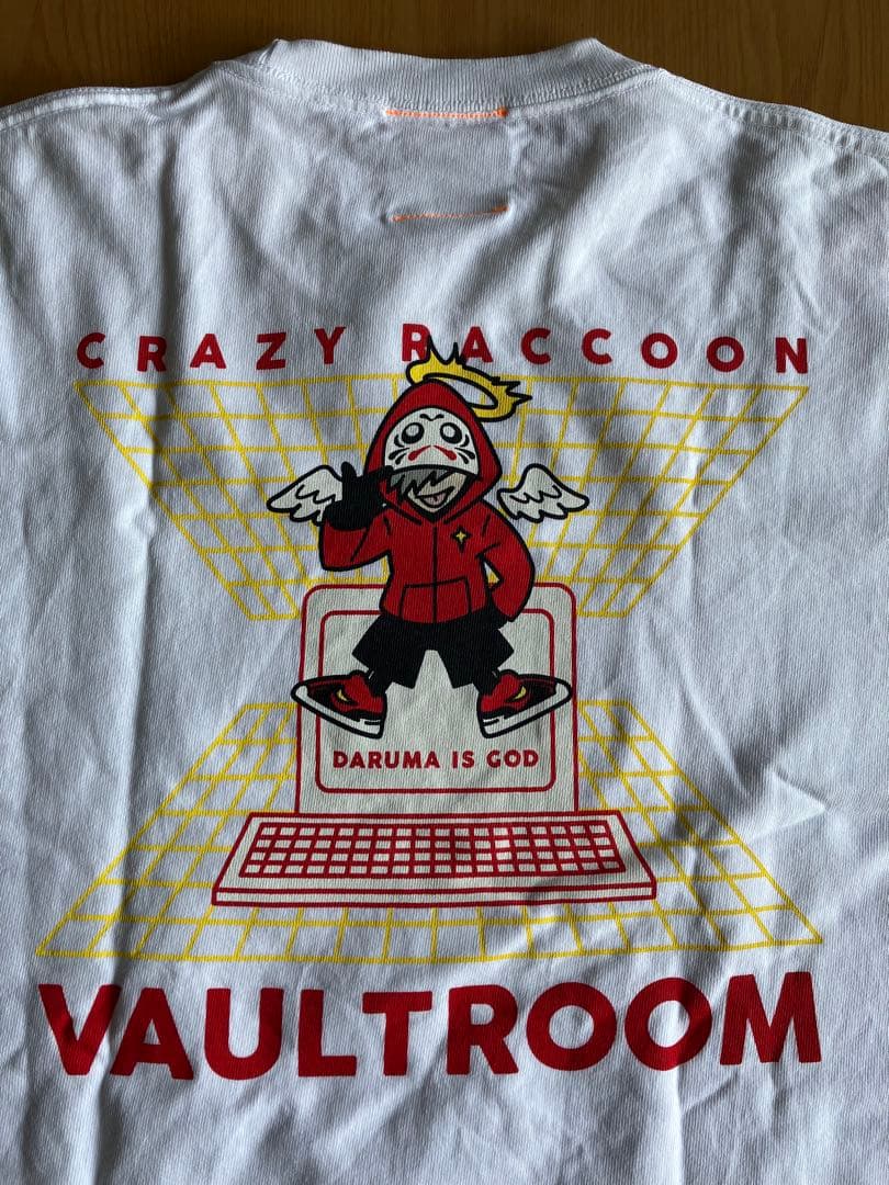 だるまいずごっど× Vaultroom TシャツCrazyRaccoon