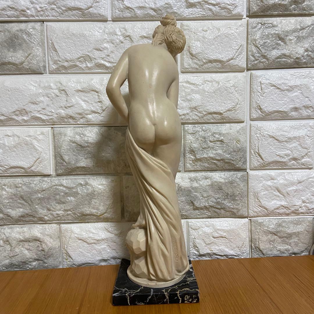 湯浴みするヴィーナス