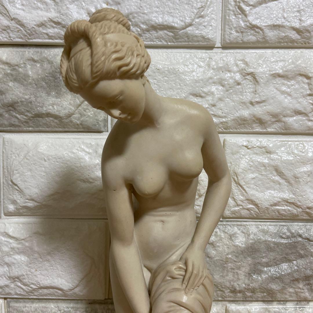 湯浴みするヴィーナス