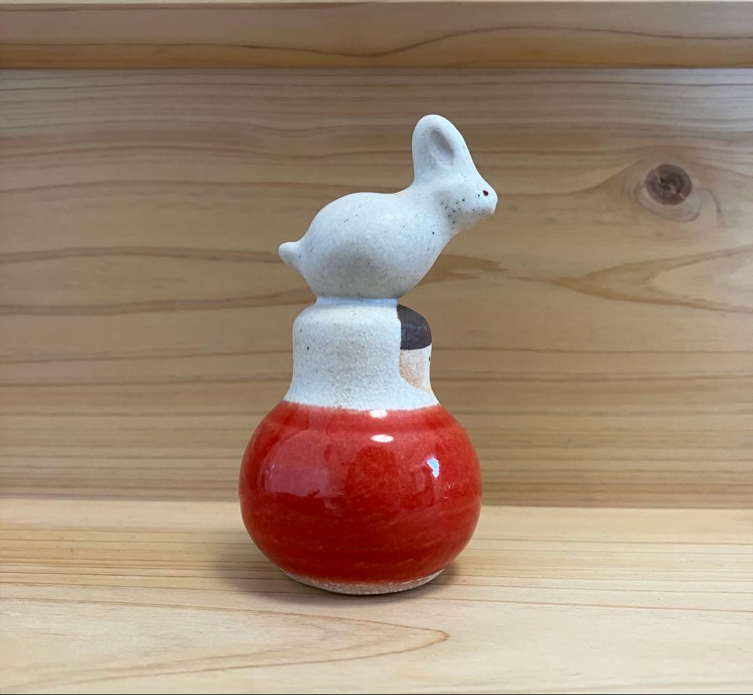 足田メロウ　赤　だるま　うさぎ　信楽焼