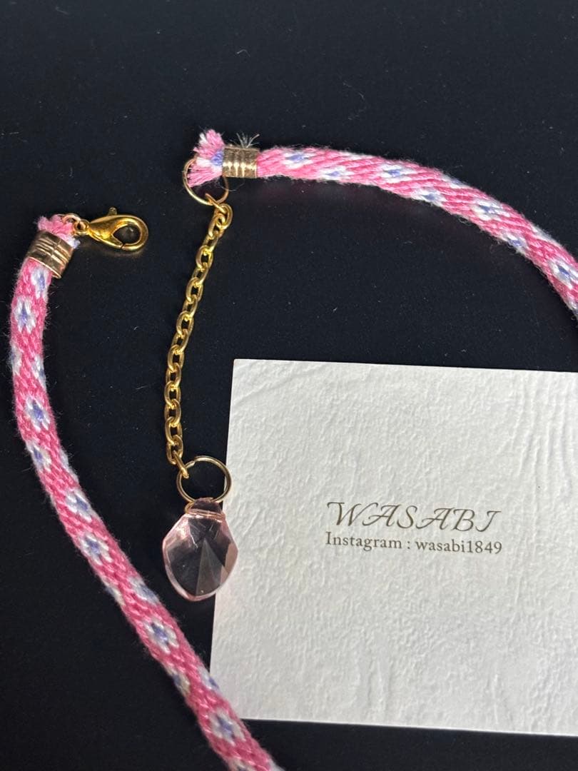 ピンクとホワイトのチョーカー