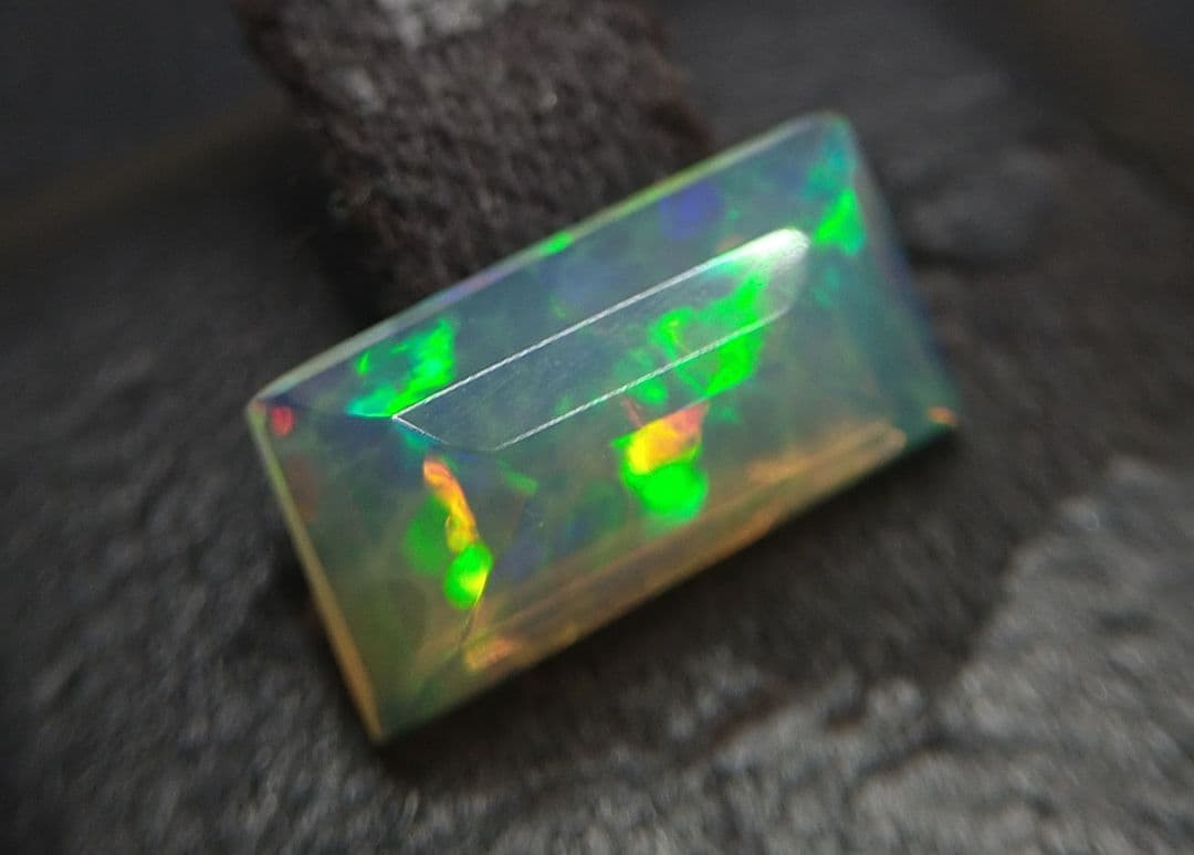 美品 ハニカムオパールルース 1.12ct