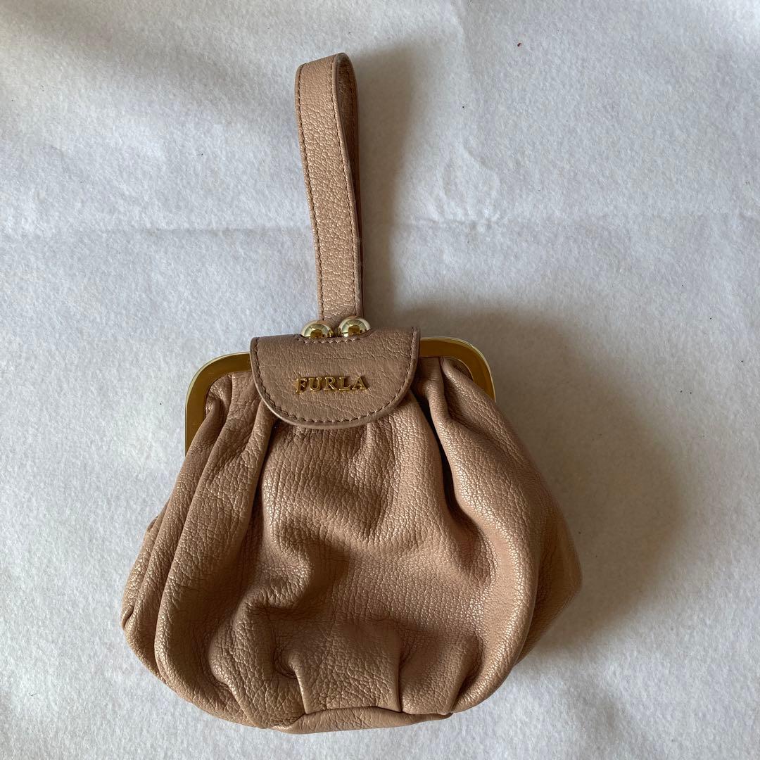 フルラ　可愛い　小物入れ　巾着タイプ　サイズ約15㎝✖️約13㎝