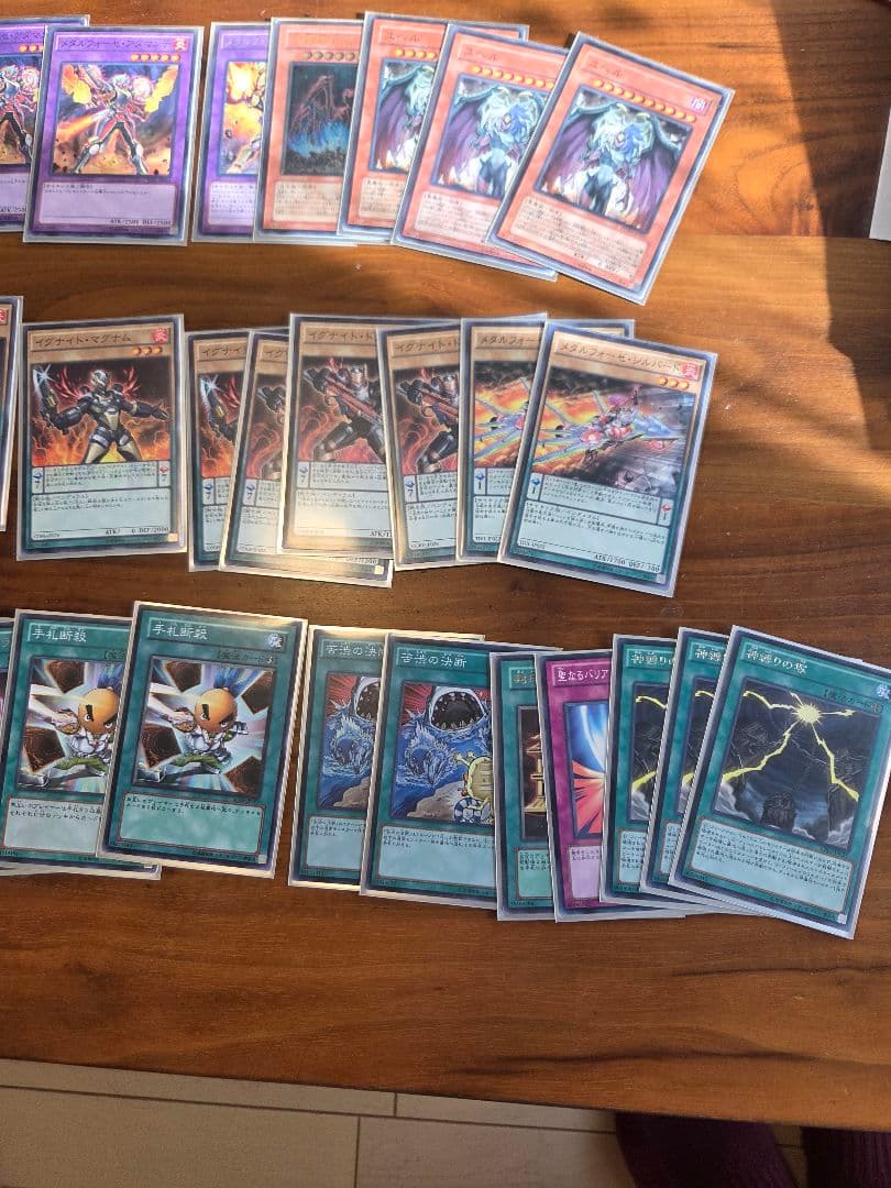 遊戯王　引退品　デッキ　スリーブ、ケース付き