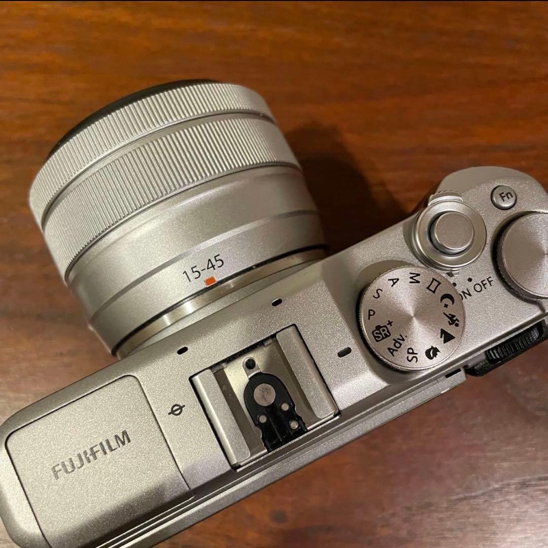 Fujifilm X-A5 ミラーレスカメラ 15-45mm