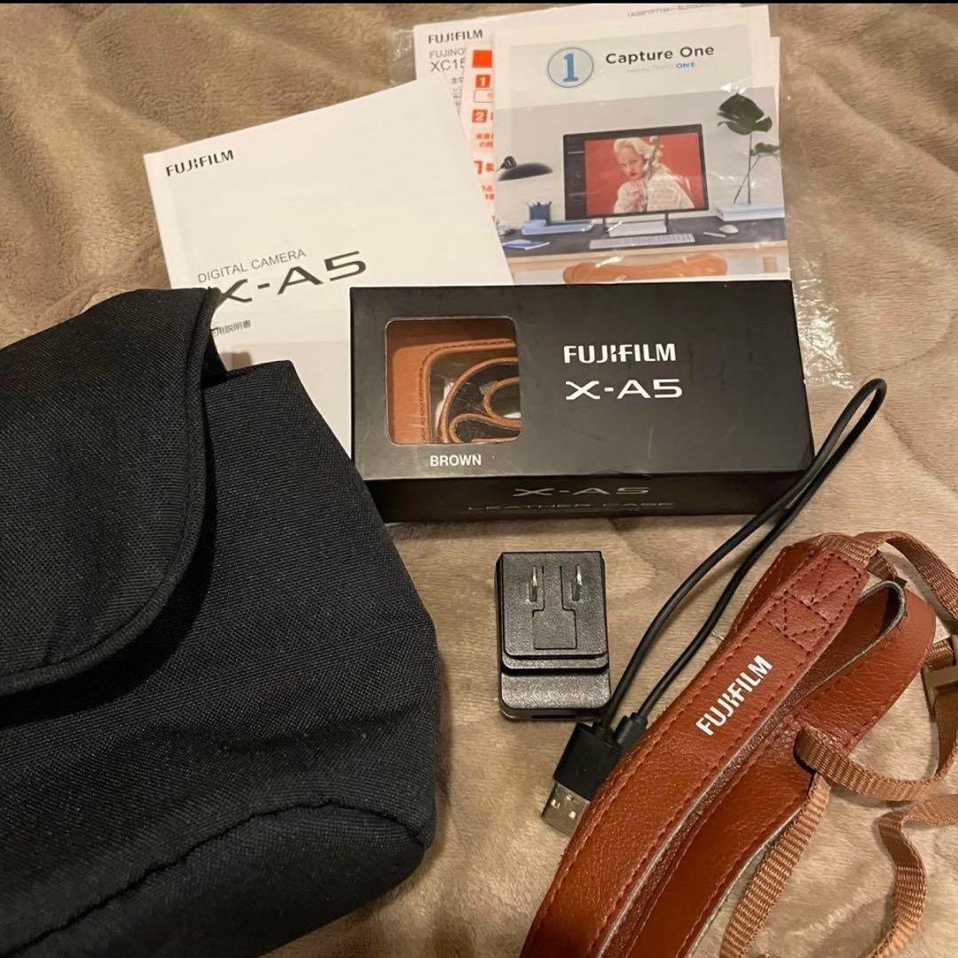 Fujifilm X-A5 ミラーレスカメラ 15-45mm