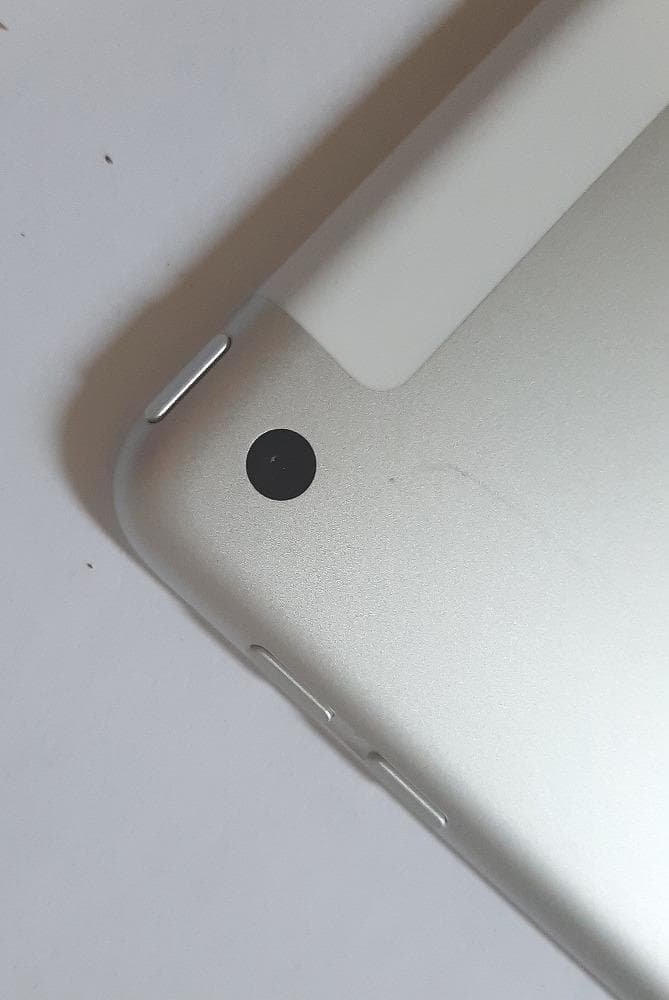 訳あり iPad 第6世代 32GB 電池良好98％ A1954 セルラーモデル