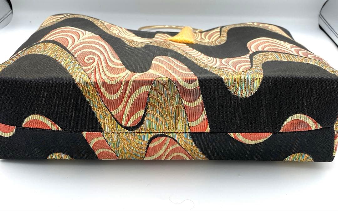 黒と赤　流水紋　帯リメイクバッグ　浴衣　着物
