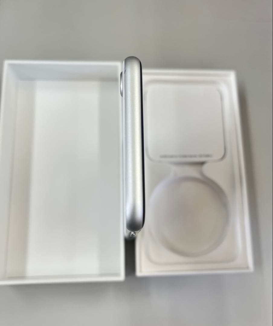 Apple iPhone SE (第2世代) 本体