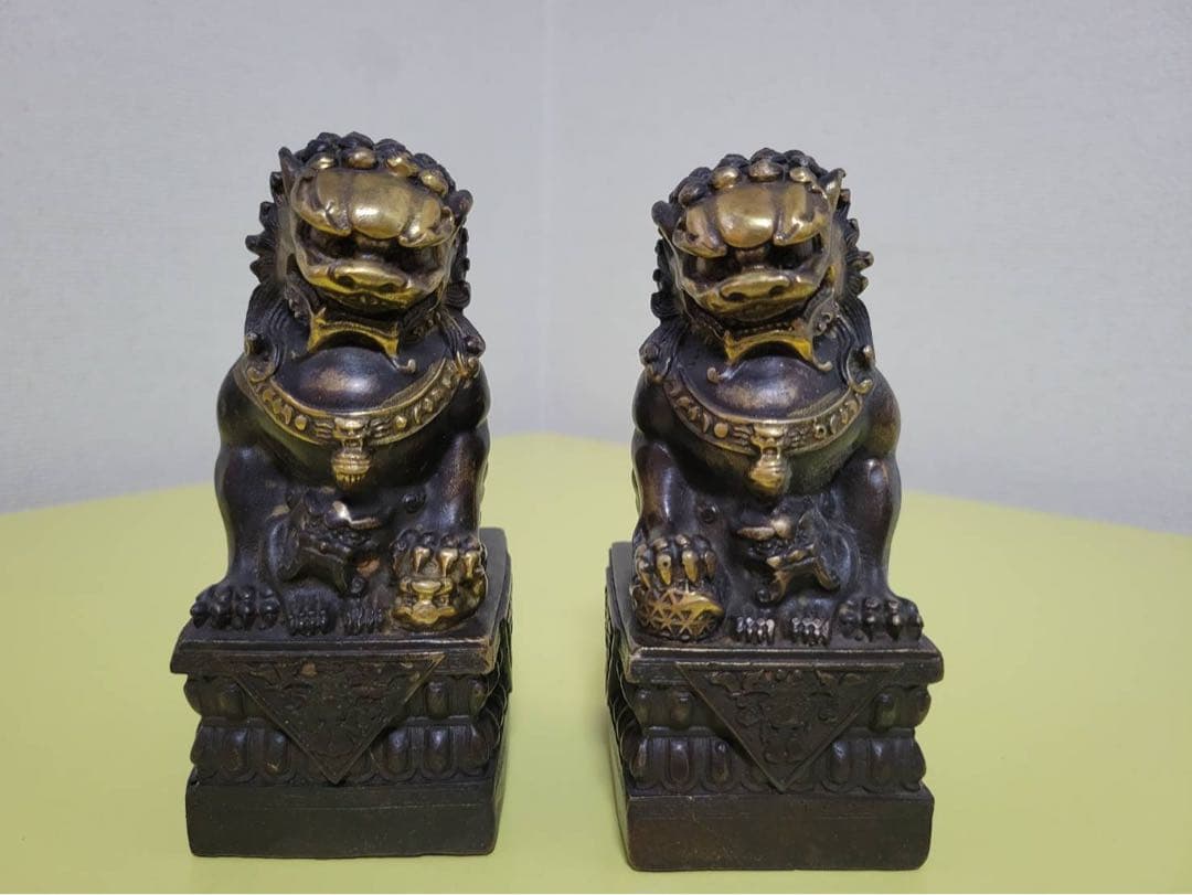金属製 獅子像二つ 置物 黒と金 約12cm