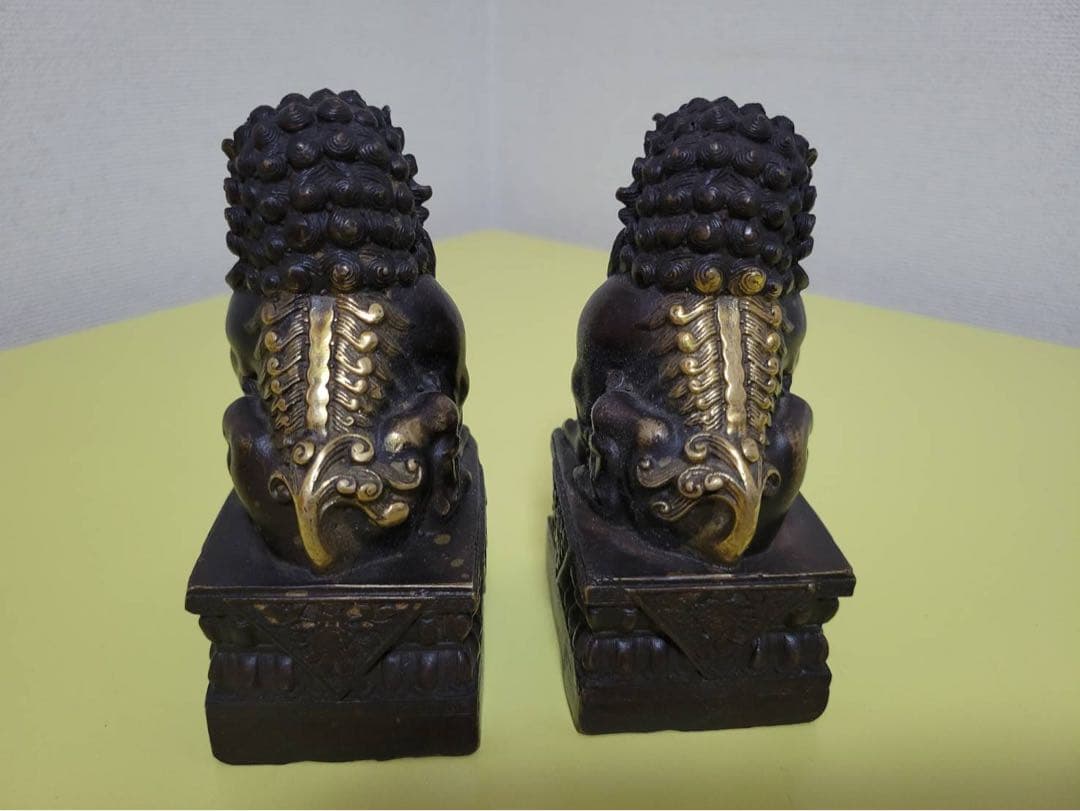 金属製 獅子像二つ 置物 黒と金 約12cm