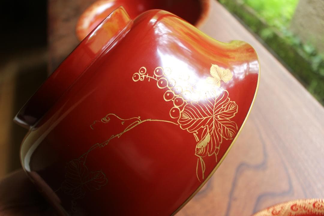 時代逸品！時代金縁朱漆に優美な葡萄唐草沈金の映える三つ組み大鉢（検輪島塗菓子鉢