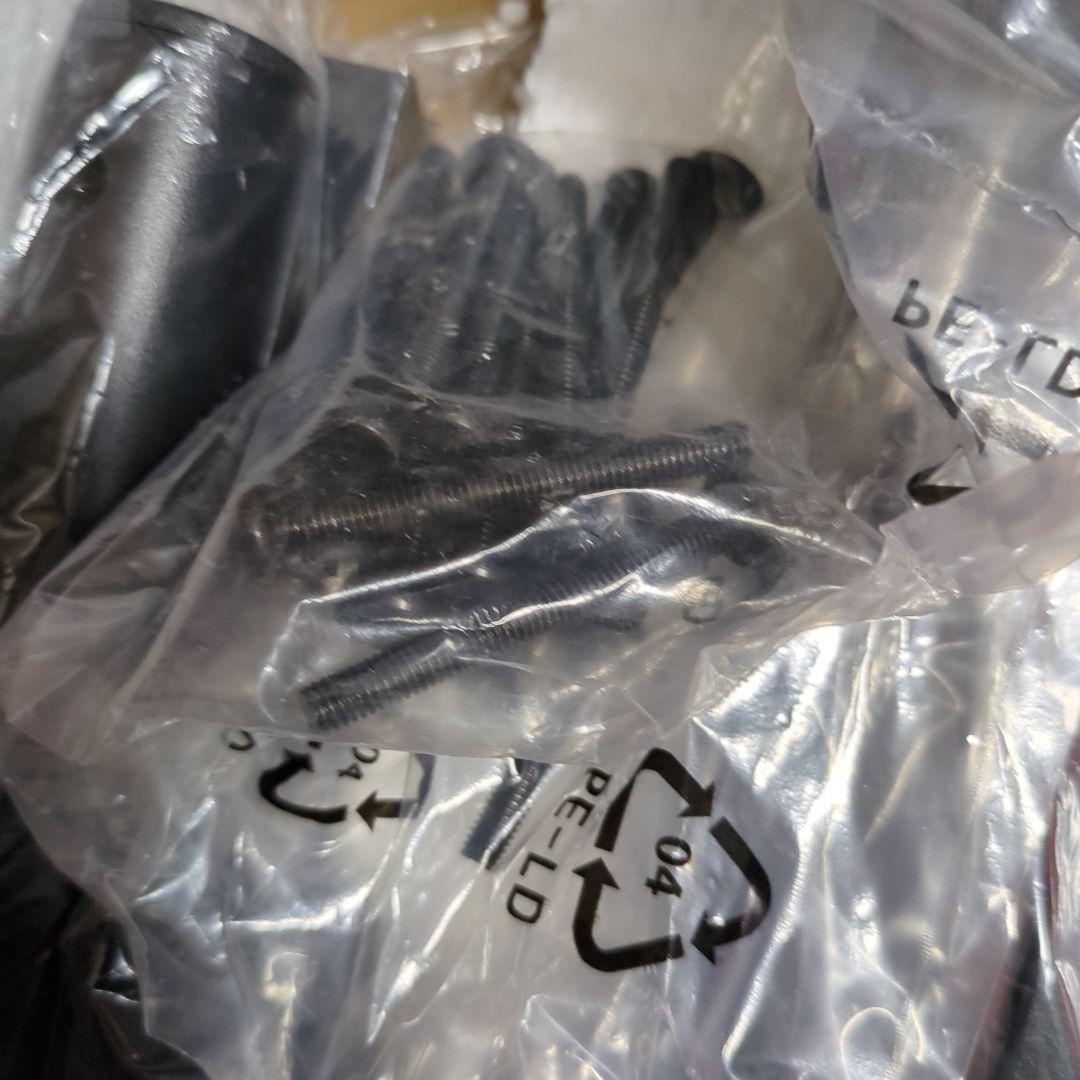 【新品！】ベッドフレーム　シングル　黒　宮棚　2口コンセント　パイプベッド