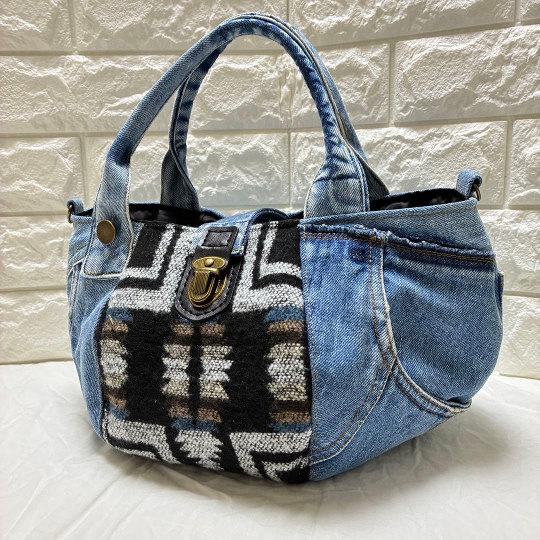 ピエロ2点　①ハートキーロック付きキューブバック　②お散歩コロンバック