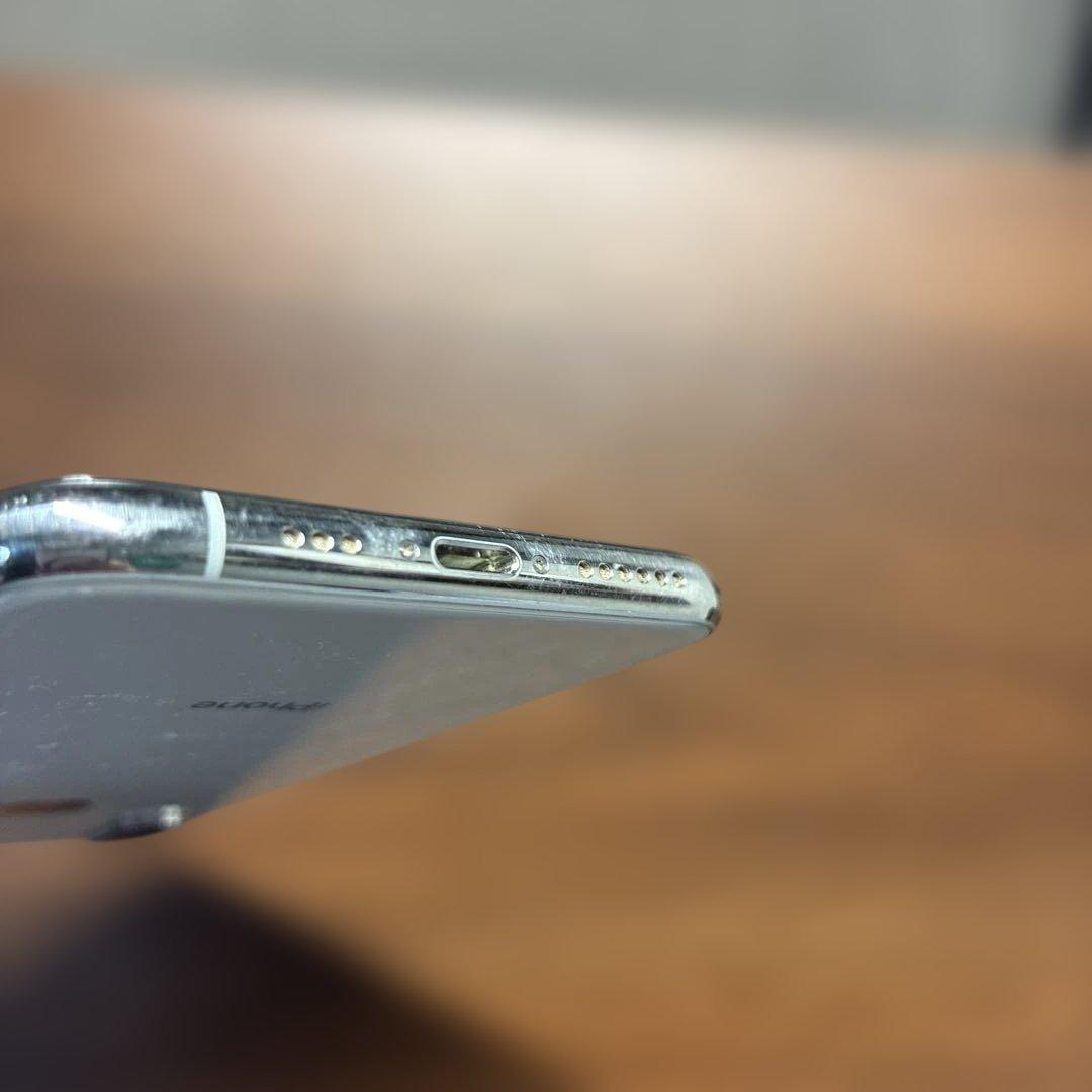 も*太様 iPhone XS 256GB シルバー 本体 SIMフリー