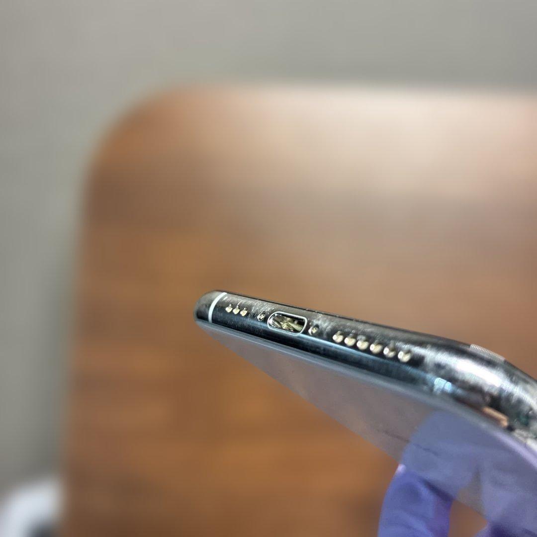 も*太様 iPhone XS 256GB シルバー 本体 SIMフリー