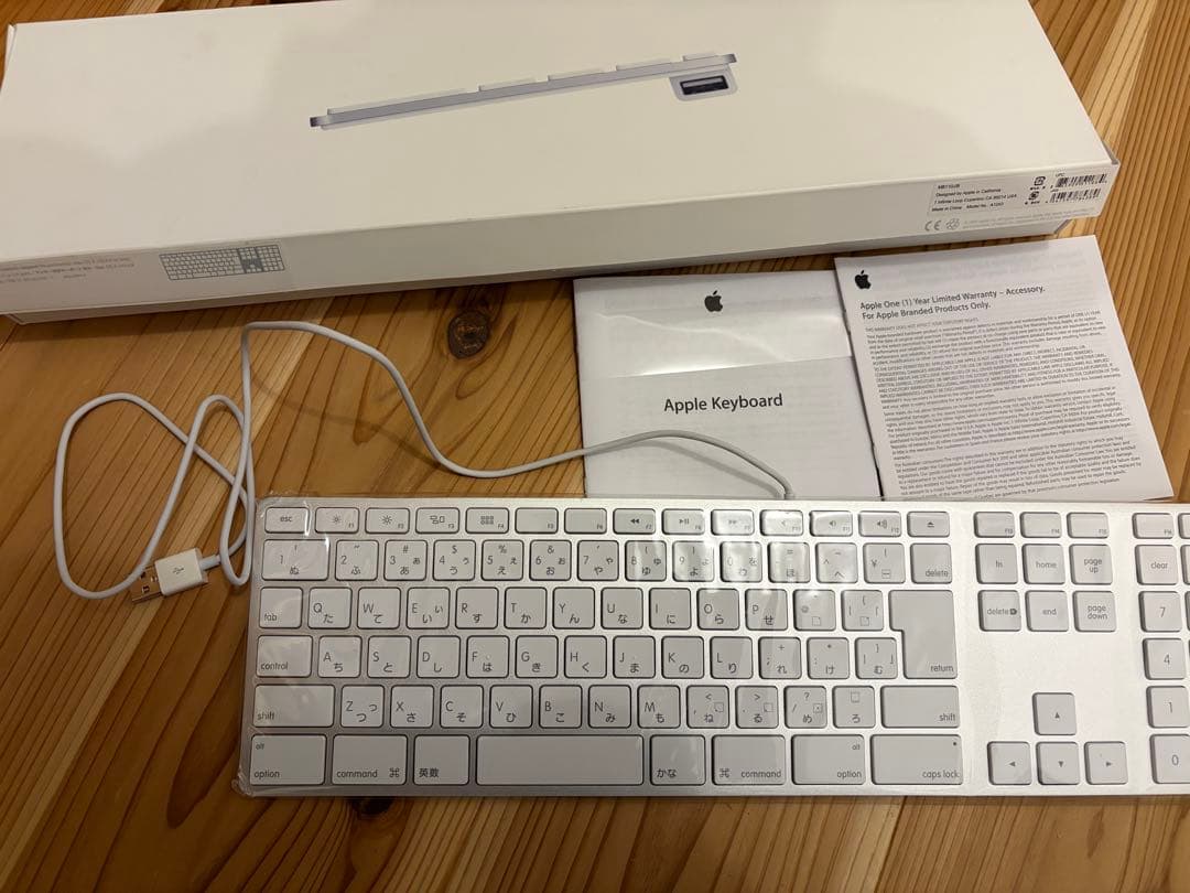 美品　Apple純正　有線キーボード　MB110J/B
