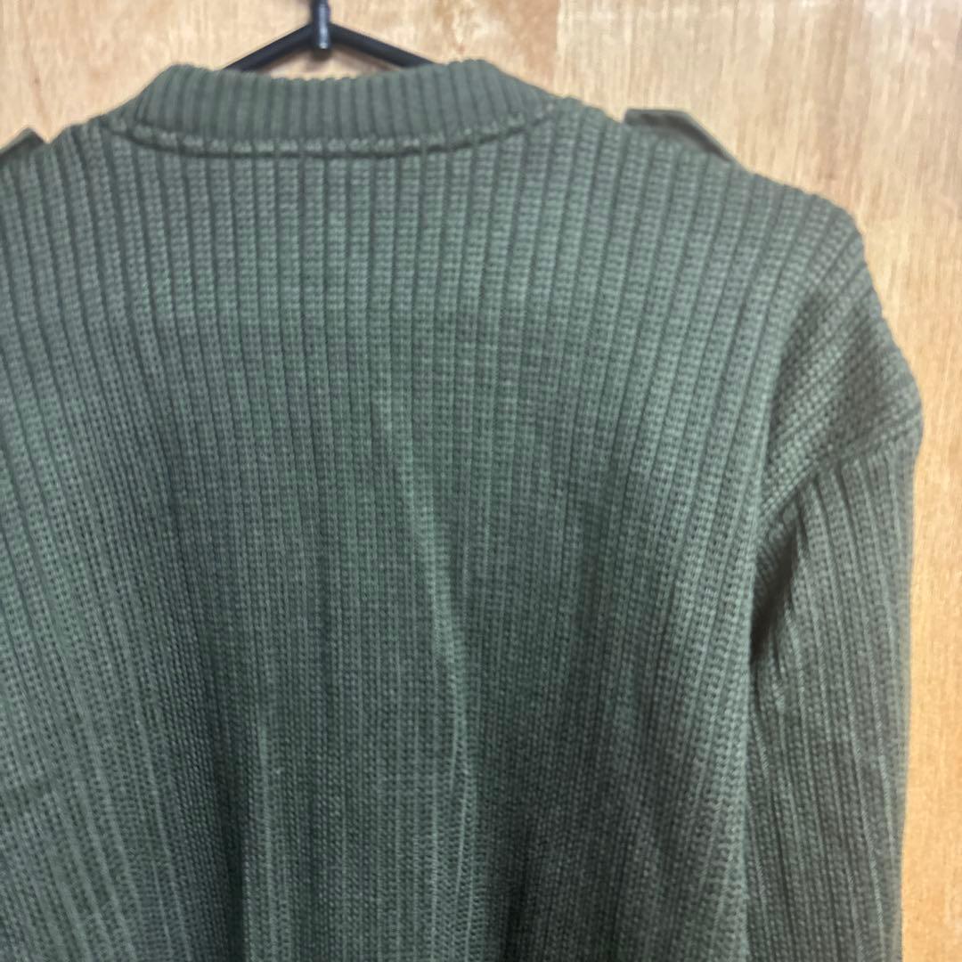 コマンドニット　パッチ付きオリーブグリーンニット　0130o178