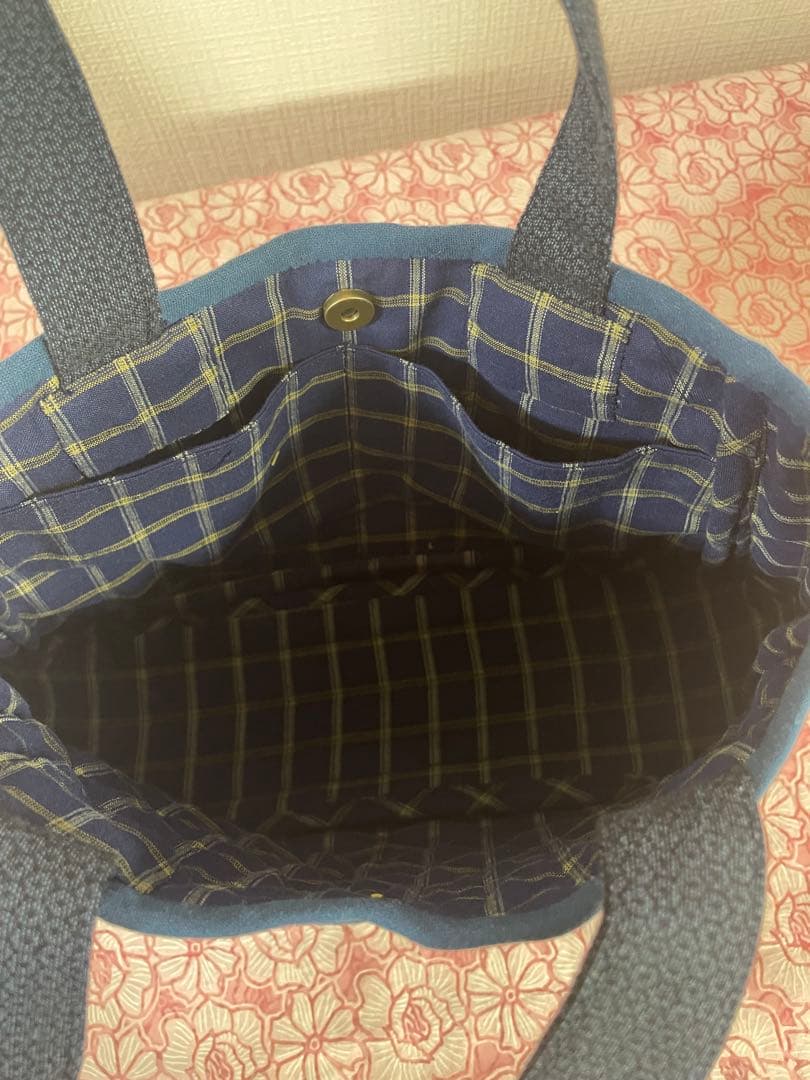 手刺繍入り　パッチワークトートバッグ ネイビー系