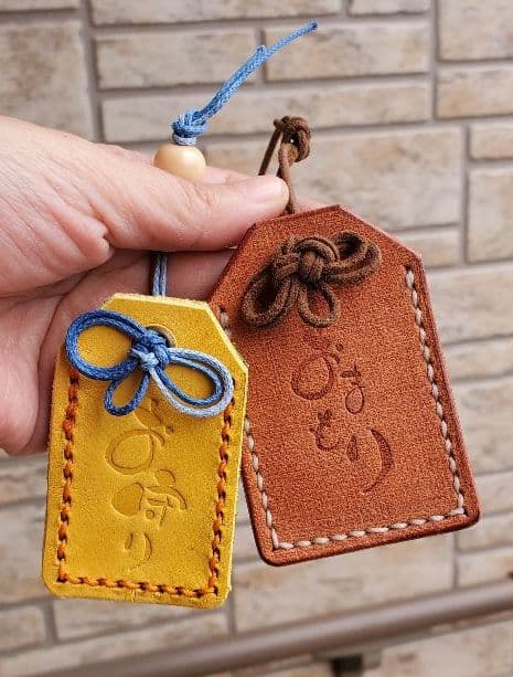 ハンドメイド お守りチャーム マスタードイエロー&ライムグリーン