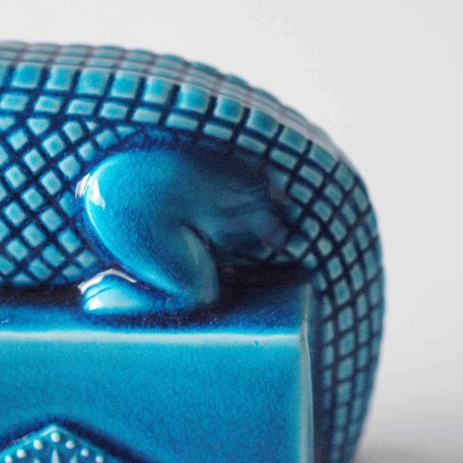 新品　幸兵衛窯 青釉オーナメント セベク 古代エジプトの神 　ペンダント付き