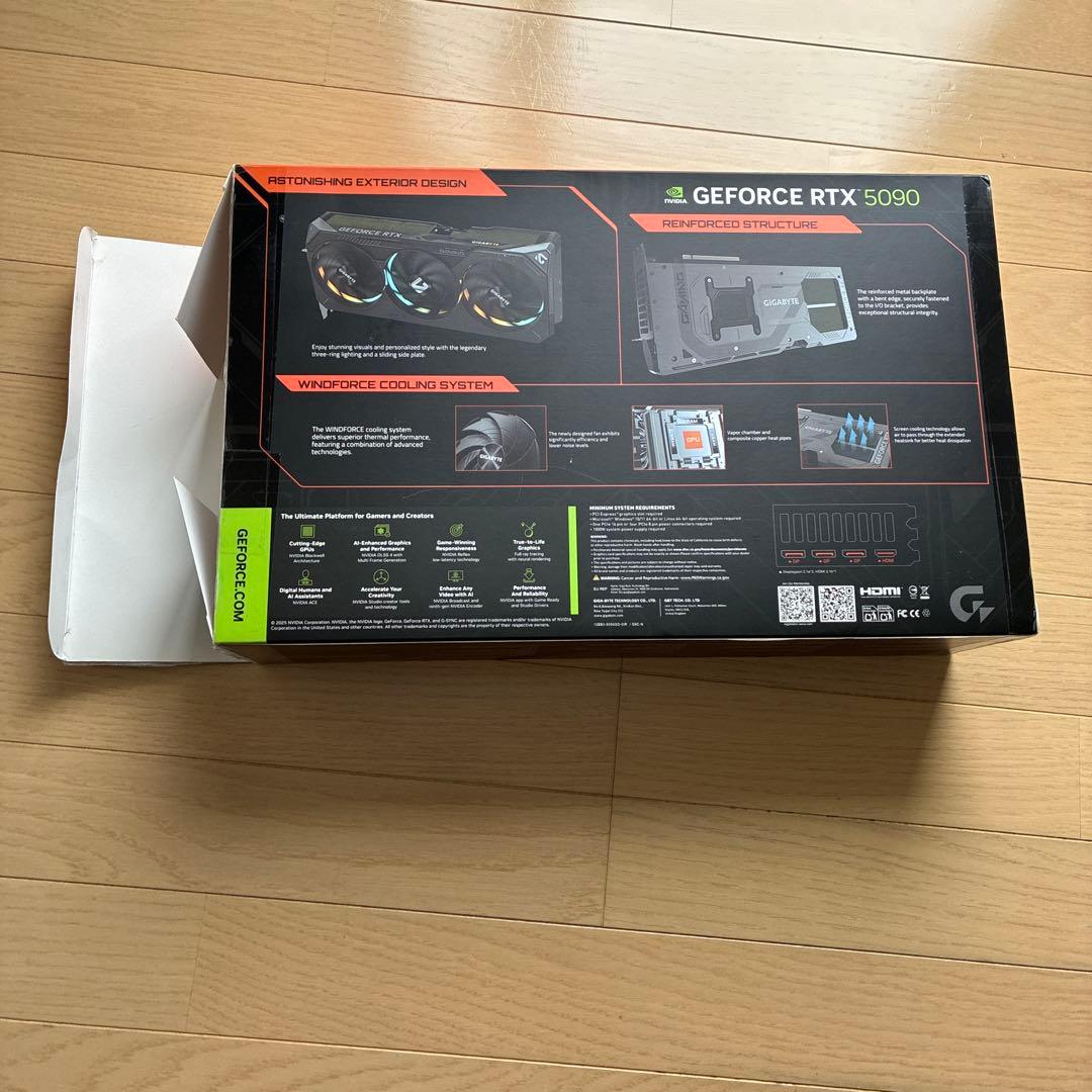 gigabyte RTX5090 ヒートシンク ファン　バックプレート　LED