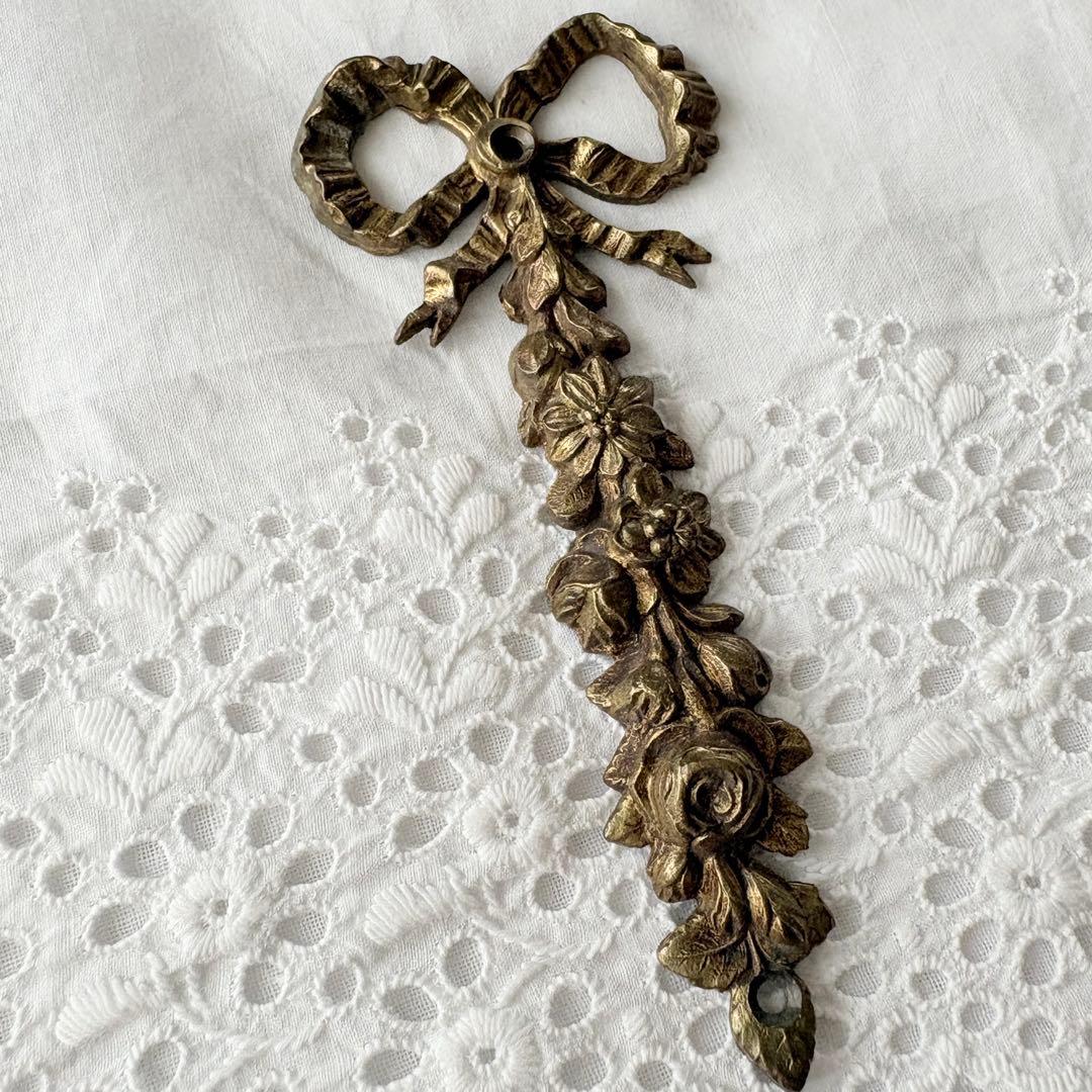 フランスアンティーク・ブロンズオーナメント・リボンとお花