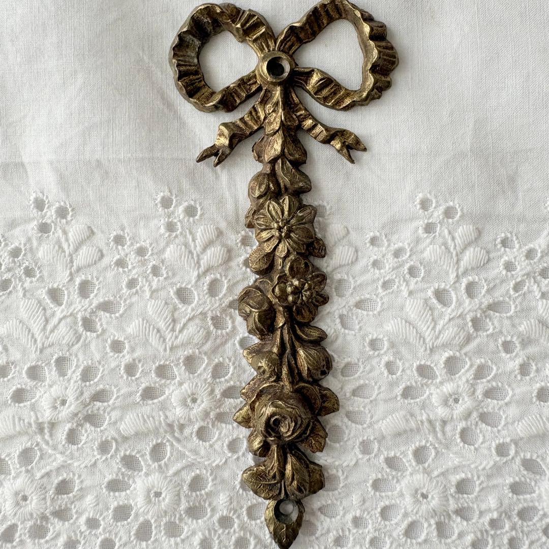 フランスアンティーク・ブロンズオーナメント・リボンとお花