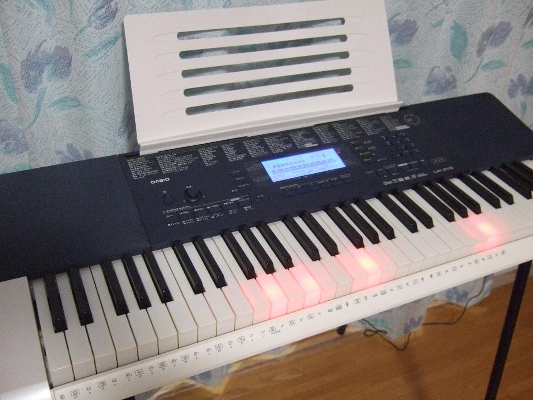 CASIO LK-215 電子ピアノ・キーボード 光ナビ 付属品多数　【送料込】
